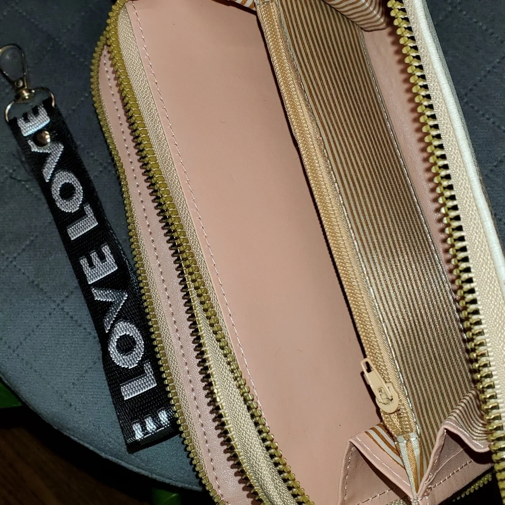 Faux Embroidered Flower Wallet 🌼 🌸 Tan Color